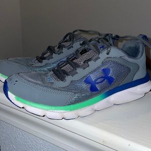 Size 4Y boys Under Armour running shoes.